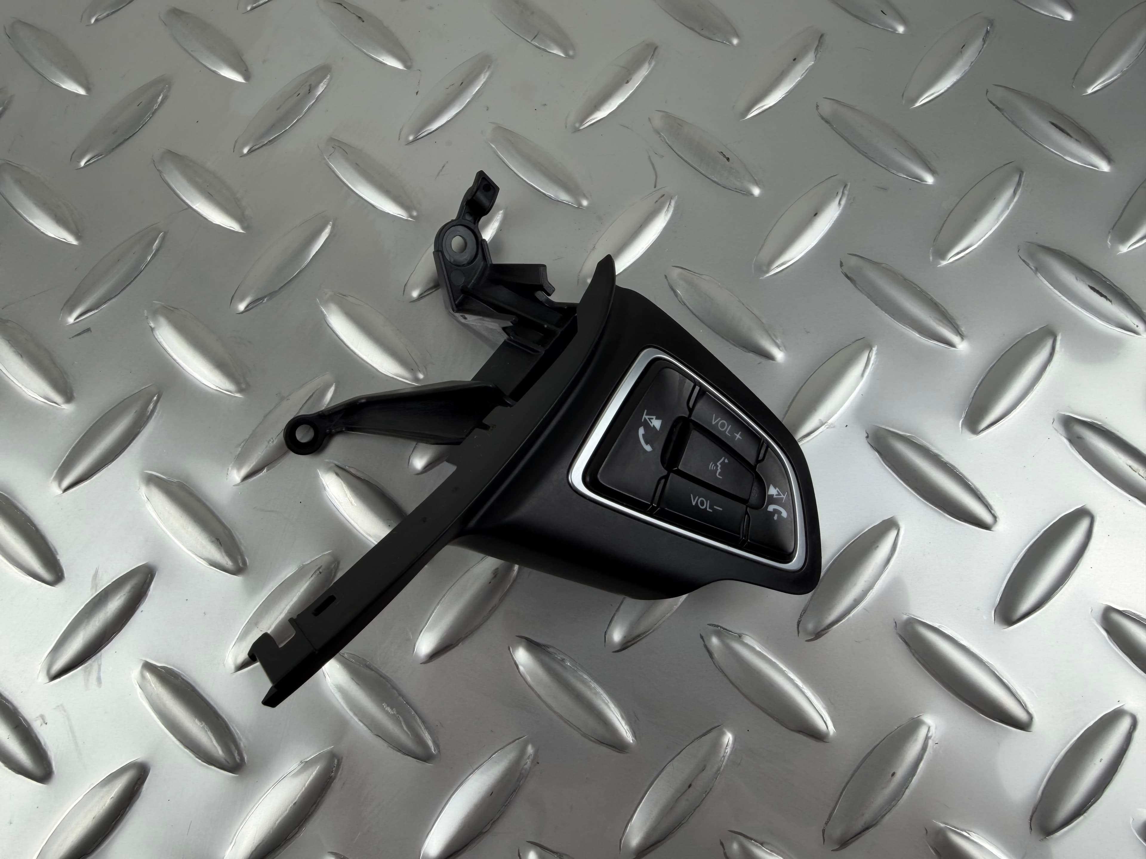 Кнопки керування на кермі праві Ford Escape MK3 17-19