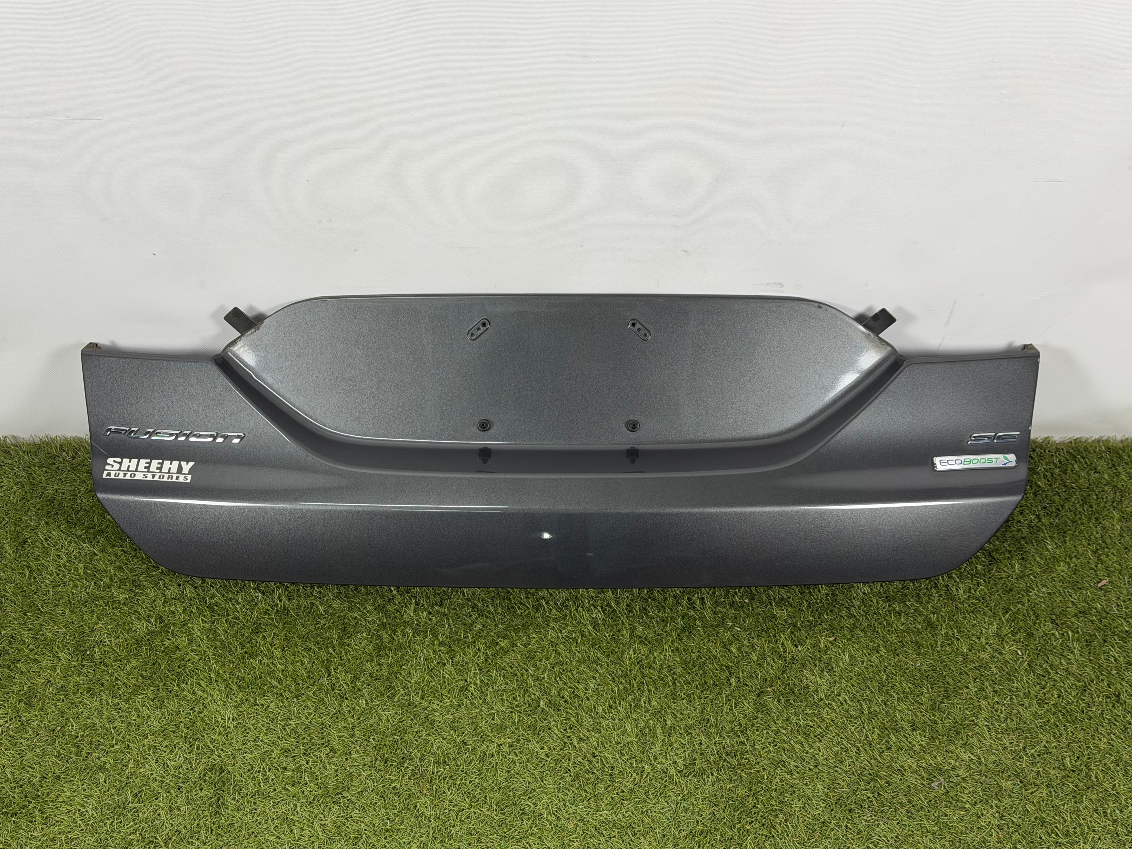 Накладка кришки багажника Ford Fusion mk5 17-18 під номер графіт J7