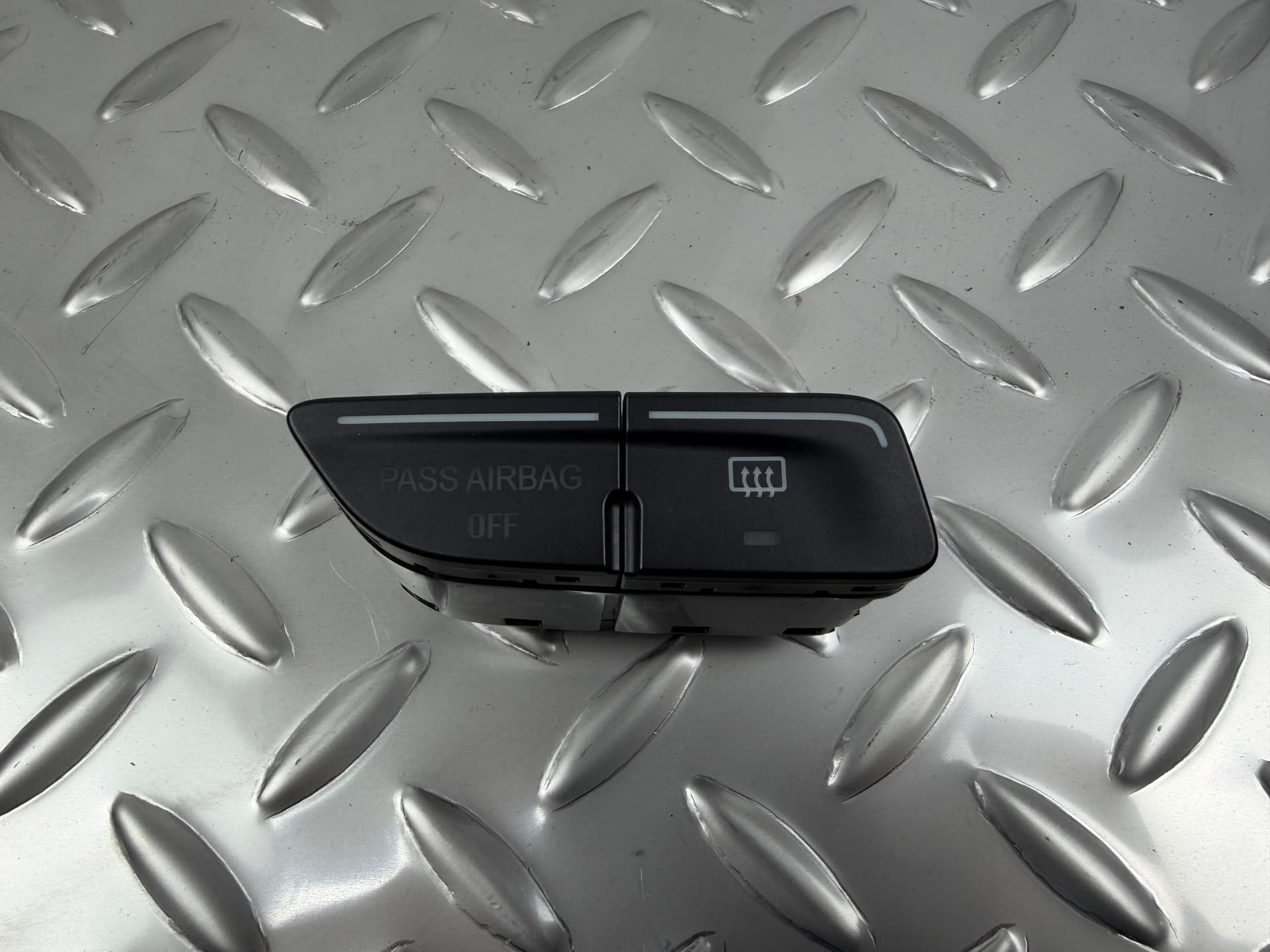 Кнопка підігріву заднього скла Ford Escape MK3 13-16 - фото 1