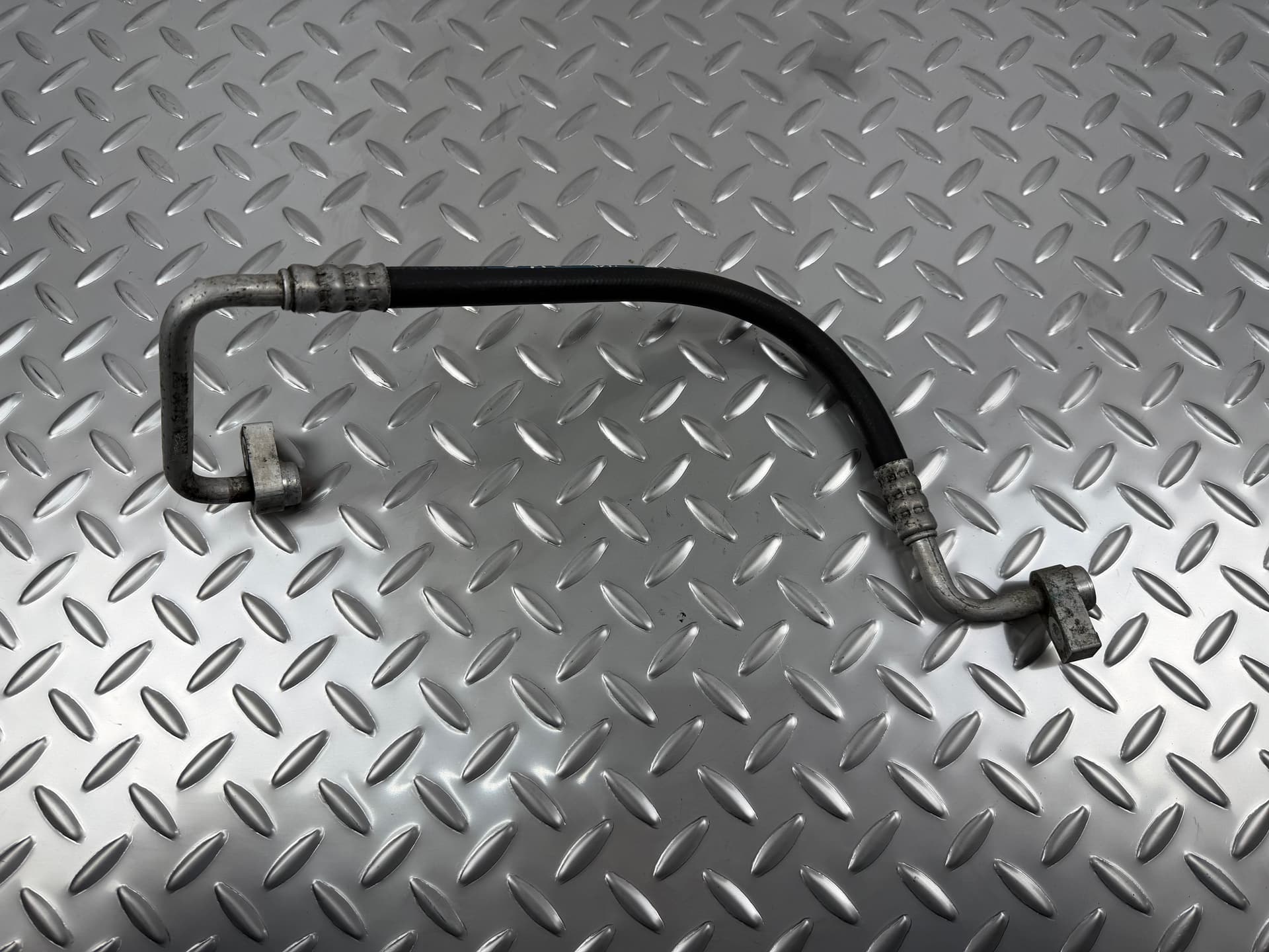 Трубка кондиціонера конденсер-компресор Ford Escape MK3 13-16 2.0T - фото 1