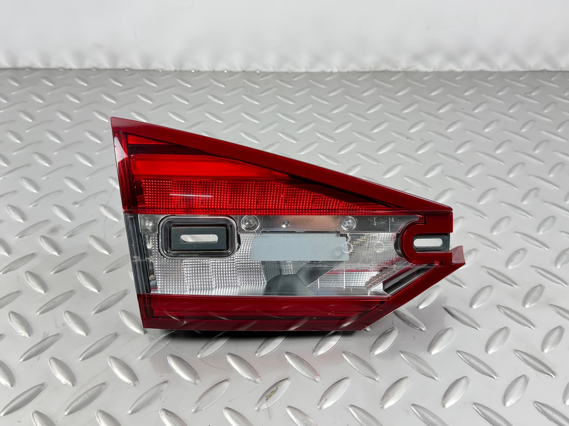 Ліхтар внутрішній кришка багажника лівий Ford Fusion mk5 17-18 LED - фото 1