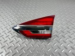 Ліхтар внутрішній кришка багажника правий Ford Fusion mk5 19-20 галоген з хромом - превью 1