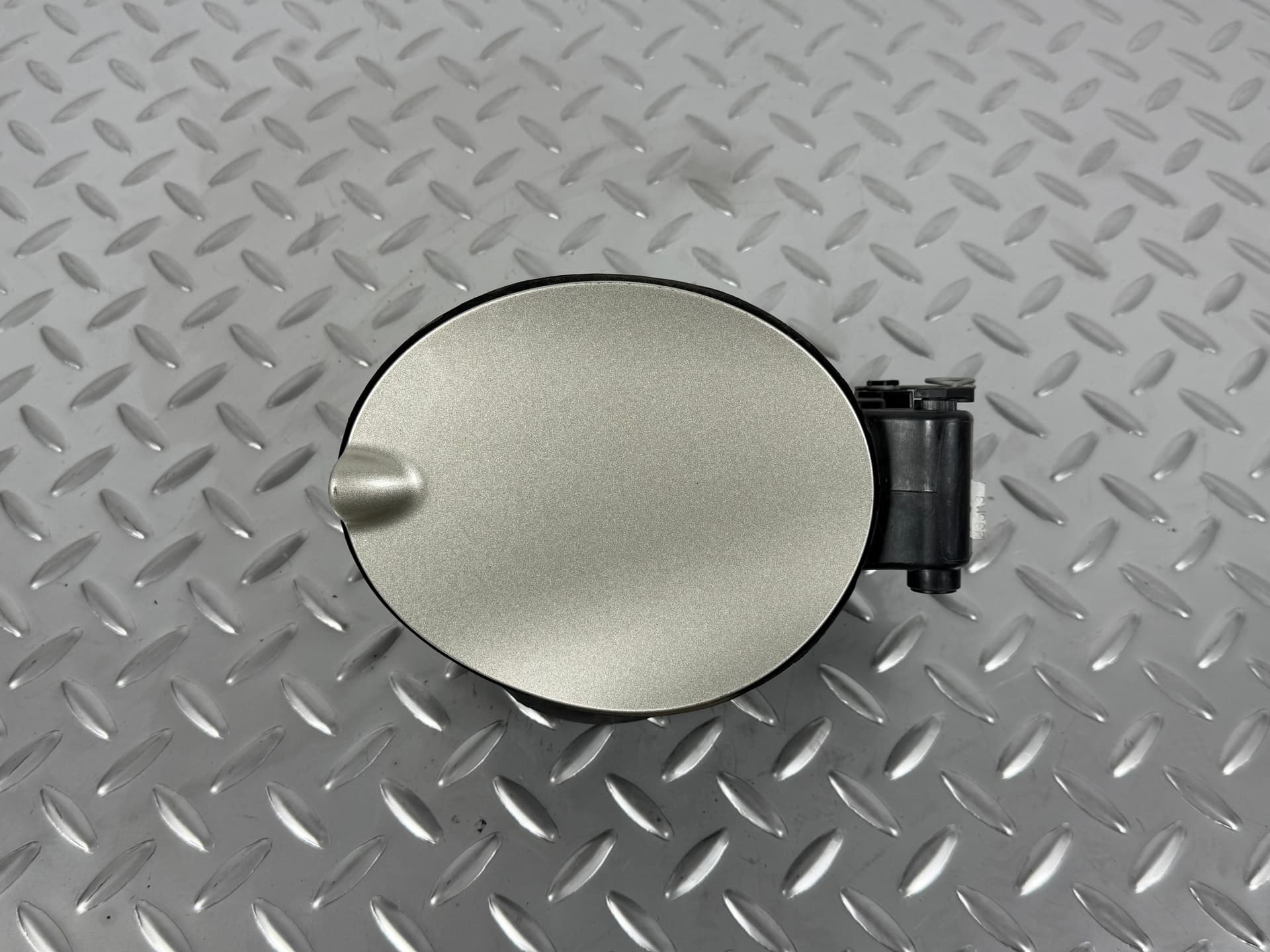 Лючок бензобака з корпусом Ford Escape MK3 13-19 золотий GN - фото 1