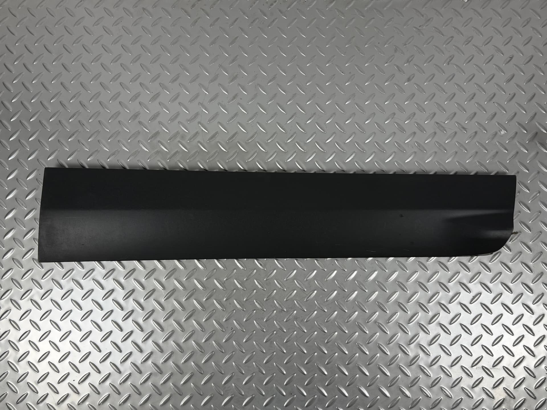 Накладка дверей нижня передня права Ford Escape MK3 13-16 - фото 1