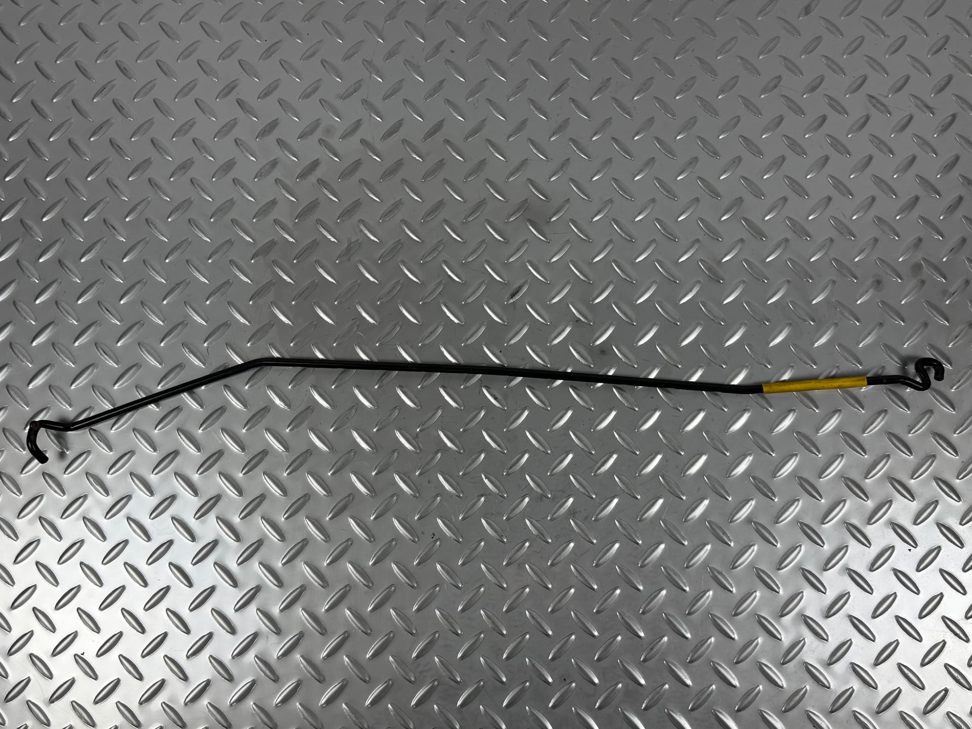 Опора упор капота Ford Escape MK3 13-19 - фото 1