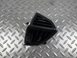 Дефлектор повітроводу торпеди правий Ford Escape MK3 13-16 чорний з хромом молдингом - превью 2